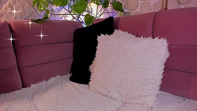 Snapshot of glamour_kitten chatting on 02-19-26, 05:31 glamour kitten online show from 02-19-26, 05:31