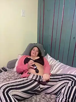 Snapshot of CamilaLovexoxo chatting on 12-18-24, 12:10 CamilaLovexoxo online show from 12-18-24, 12:10