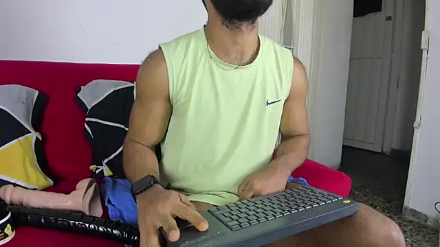 Snapshot of sweatyhairypig23 chatting on 03-12-26, 12:06 sweatyhairypig23 online show from 03-12-26, 12:06