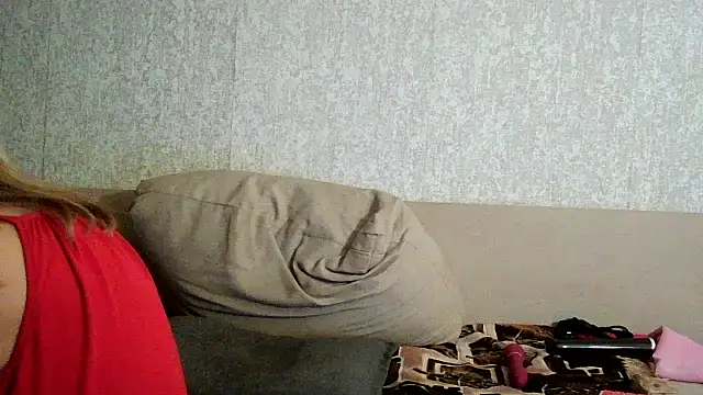 Snapshot of ValeriaLight chatting on 10-26-25, 02:12 ValeriaLight online show from 10-26-25, 02:12