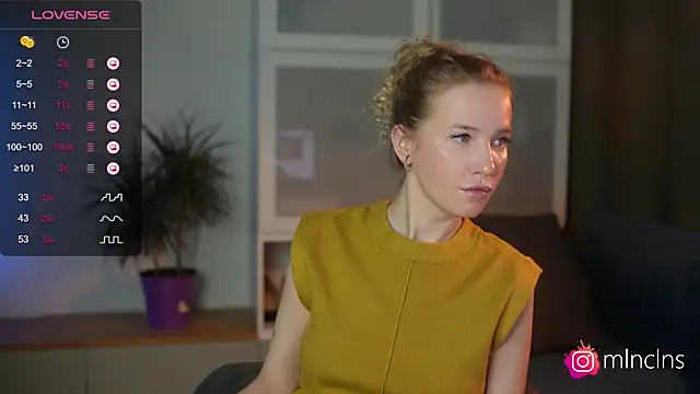 Snapshot of melanielwithu chatting on 11-15-25, 05:42 melanielwithu online show from 11-15-25, 05:42