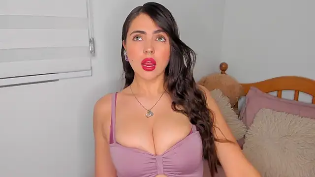 Snapshot of llanna_ chatting on 12-14-24, 04:34 llanna online show from 12-14-24, 04:34