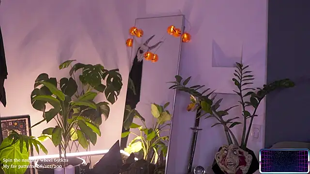 Snapshot of LucyAllenX chatting on 10-27-25, 10:14 LucyAllenX online show from 10-27-25, 10:14