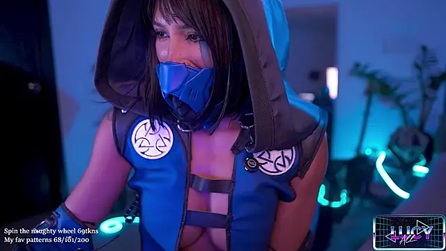 Snapshot of LucyAllenX chatting on 10-28-25, 07:38 LucyAllenX online show from 10-28-25, 07:38