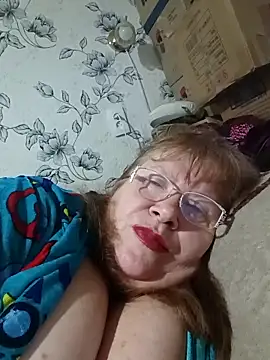 Snapshot of Mirra_Key chatting on 10-19-25, 02:18 Mirra Key online show from 10-19-25, 02:18