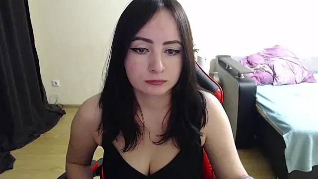 Snapshot of Laralianna chatting on 10-26-25, 03:40 Laralianna online show from 10-26-25, 03:40