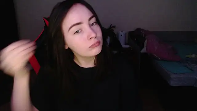 Snapshot of Laralianna chatting on 11-21-25, 12:43 Laralianna online show from 11-21-25, 12:43