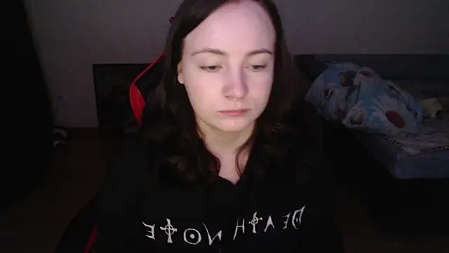 Snapshot of Laralianna chatting on 12-14-25, 03:50 Laralianna online show from 12-14-25, 03:50