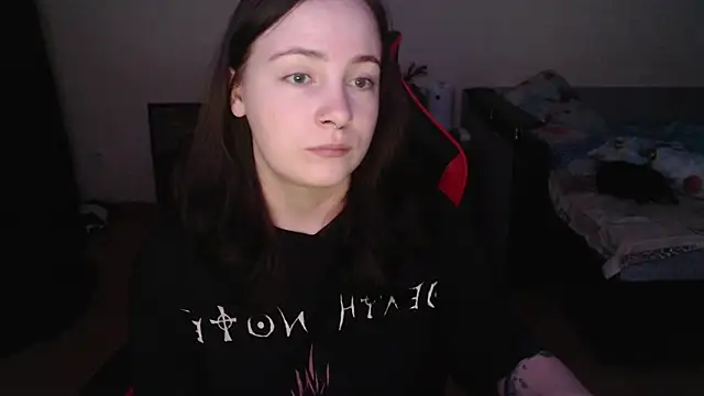 Snapshot of Laralianna chatting on 12-15-25, 06:12 Laralianna online show from 12-15-25, 06:12