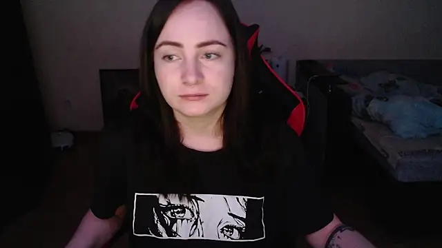 Snapshot of Laralianna chatting on 12-19-25, 10:17 Laralianna online show from 12-19-25, 10:17