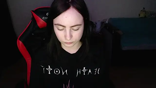 Snapshot of Laralianna chatting on 02-13-26, 05:31 Laralianna online show from 02-13-26, 05:31