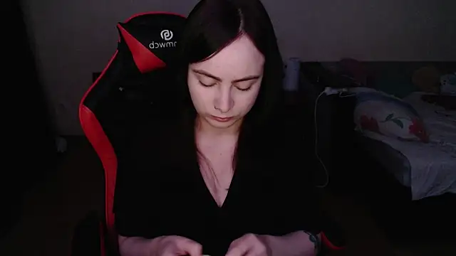 Snapshot of Laralianna chatting on 02-23-26, 10:18 Laralianna online show from 02-23-26, 10:18