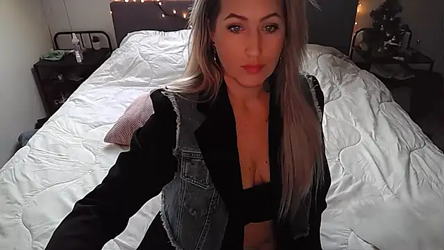 Snapshot of TessToy chatting on 01-09-25, 11:03 TessToy online show from 01-09-25, 11:03