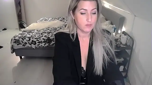 Snapshot of TessToy chatting on 01-29-25, 05:56 TessToy online show from 01-29-25, 05:56