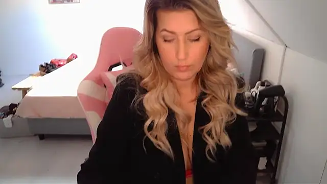 Snapshot of TessToy chatting on 03-02-25, 11:18 TessToy online show from 03-02-25, 11:18