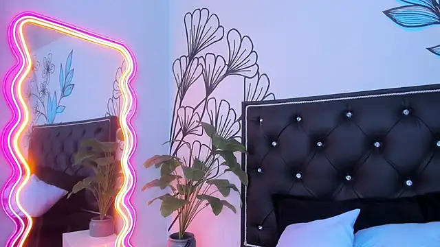 Snapshot of Sweet_Ariadna_ chatting on 01-05-26, 05:27 Sweet Ariadna online show from 01-05-26, 05:27