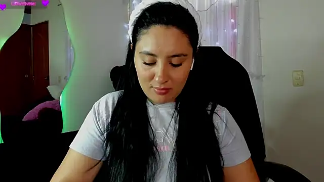 Snapshot of AnushaKumari chatting on 12-29-24, 02:00 AnushaKumari online show from 12-29-24, 02:00