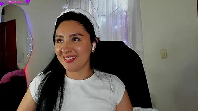 Snapshot of AnushaKumari chatting on 01-03-25, 05:10 AnushaKumari online show from 01-03-25, 05:10