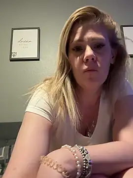 Snapshot of Lexi_Shocker chatting on 02-26-25, 07:09 Lexi Shocker online show from 02-26-25, 07:09