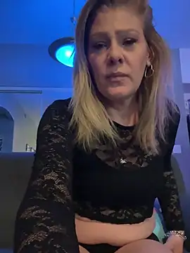 Snapshot of Lexi_Shocker chatting on 03-22-25, 03:09 Lexi Shocker online show from 03-22-25, 03:09