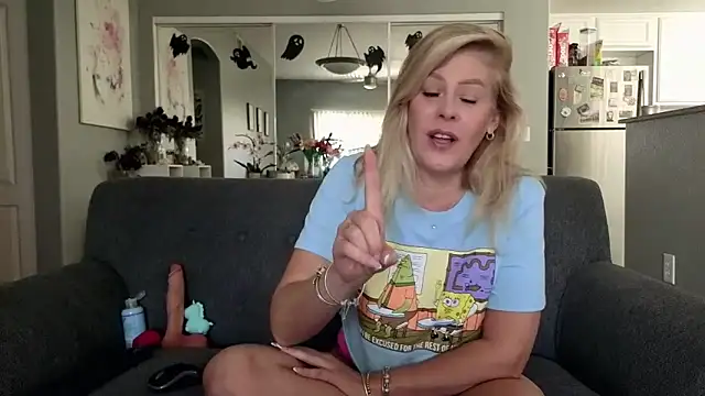 Snapshot of Lexi_Shocker chatting on 09-20-25, 05:47 Lexi Shocker online show from 09-20-25, 05:47