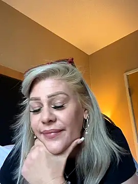 Snapshot of Lexi_Shocker chatting on 10-16-25, 04:30 Lexi Shocker online show from 10-16-25, 04:30