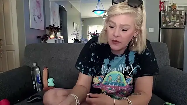 Lexi Shocker online show from 01-15-26, 06:44