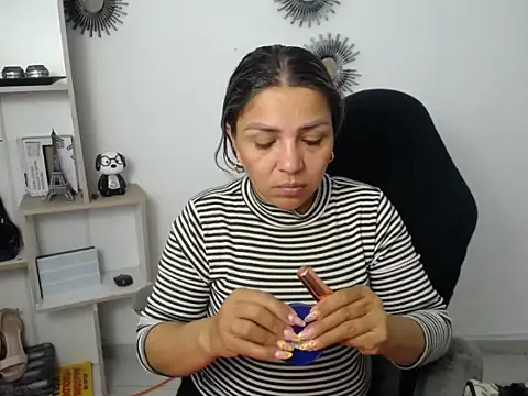 Snapshot of cum_bigass chatting on 06-12-26, 12:15 cum bigass online show from 06-12-26, 12:15