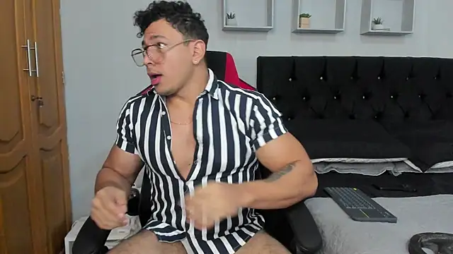 tyler hank01 online show from 12-04-25, 11:19