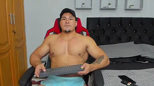 tyler hank01 online show from 06-08-26, 08:20
