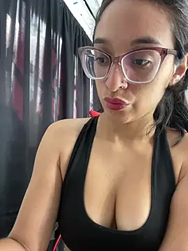 Snapshot of Ninnfa chatting on 02-12-25, 07:24 Ninnfa online show from 02-12-25, 07:24