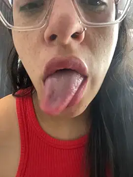 Snapshot of Ninnfa chatting on 10-20-25, 11:05 Ninnfa online show from 10-20-25, 11:05