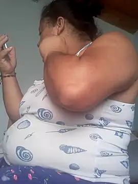 Snapshot of Monseratte21 chatting on 12-13-24, 05:00 Monseratte21 online show from 12-13-24, 05:00