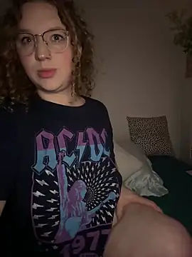 EmmieRae online show from 10-17-25, 03:31