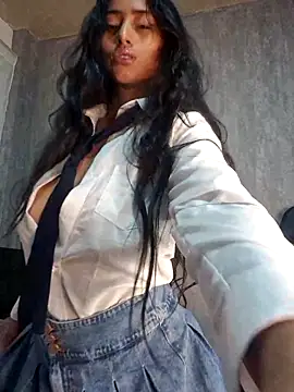 Valentinne z online show from 02-22-25, 09:34