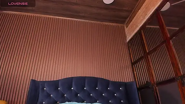 JuliaDawson  online show from 02-06-25, 07:56