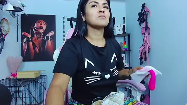 Snapshot of Hannah-grace chatting on 12-18-25, 01:06 Hannah-grace online show from 12-18-25, 01:06