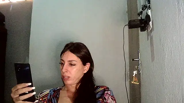 Snapshot of AlexiaDuucan chatting on 10-24-25, 11:39 AlexiaDuucan online show from 10-24-25, 11:39