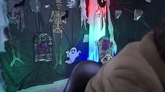 Kyomi chang online show from 10-18-25, 12:39