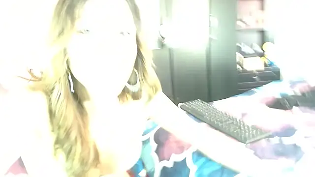 Snapshot of aleera_starxx982 chatting on 11-07-25, 09:59 aleera starxx982 online show from 11-07-25, 09:59