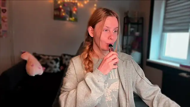 Chanel Gill online show from 12-16-25, 07:57