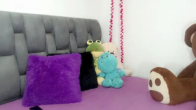 Snapshot of little_star_porn chatting on 11-25-25, 03:17 little star porn online show from 11-25-25, 03:17