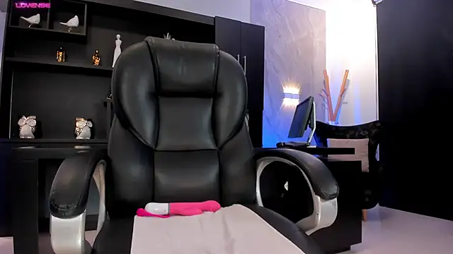 Snapshot of JennaOlsonX chatting on 01-18-25, 09:34 JennaOlsonX online show from 01-18-25, 09:34