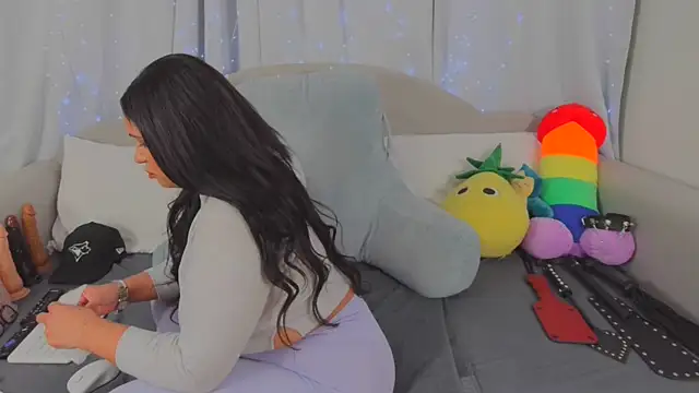 MeghanXO online show from 04-11-26, 11:42