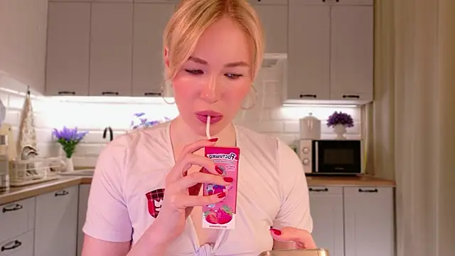 Snapshot of Veronika_Mitchel chatting on 11-19-25, 01:55 Veronika Mitchel online show from 11-19-25, 01:55