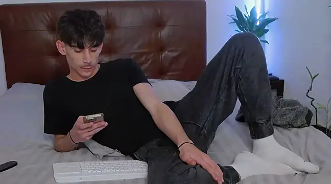 Snapshot of DanielCrush1 chatting on 02-13-25, 12:11 DanielCrush1 online show from 02-13-25, 12:11