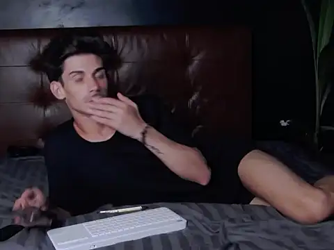 Snapshot of DanielCrush1 chatting on 09-20-25, 10:16 DanielCrush1 online show from 09-20-25, 10:16