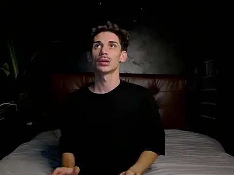 Snapshot of DanielCrush1 chatting on 10-18-25, 07:03 DanielCrush1 online show from 10-18-25, 07:03