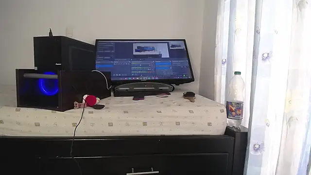 Snapshot of eolicasex chatting on 03-18-25, 04:26 eolicasex online show from 03-18-25, 04:26