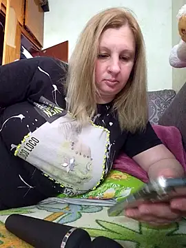 Snapshot of BustyBlond chatting on 05-11-26, 04:26 BustyBlond online show from 05-11-26, 04:26